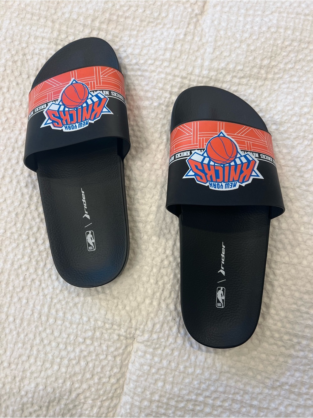 New York Knicks Black & Orange Slide Sandals youth size 4